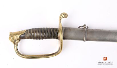 null Sabre d'officier modèle 1845, belle lame courbe de 73 cm, monture laiton à une...