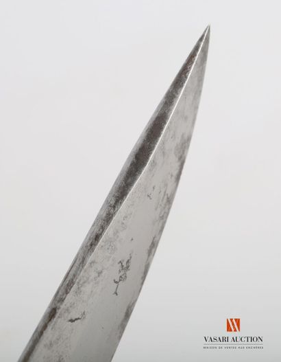 null Wakisashi, lame de 38,5 cm, de forme Naginata, traces ce trempe visibles et...