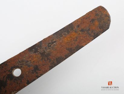 null Wakisashi, lame de 38,5 cm, de forme Naginata, traces ce trempe visibles et...