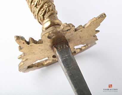 null Combat sword, quadrangular blade of 87.5 cm, polished brass handle and guard,...