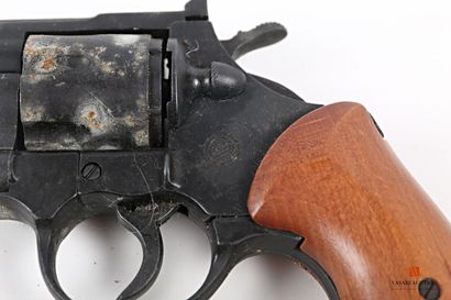 null Revolver d'alarme, modèle Magnum Made in Italy cal. 380 - 9 mm K à blanc, barillet...