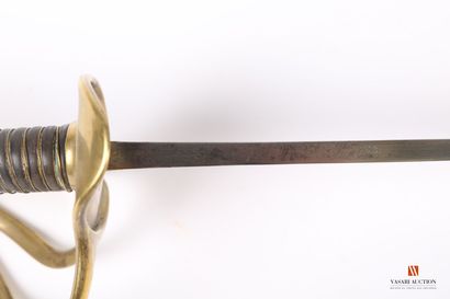 null Sabre de cavalerie légère modèle 1822, lame courbe poinçonnée de 90 cm, marquée...
