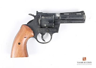 null Revolver d'alarme, modèle Magnum Made in Italy cal. 380 - 9 mm K à blanc, barillet...