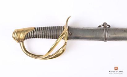 null Sabre de cavalerie légère modèle 1822, lame courbe poinçonnée de 90 cm, marquée...