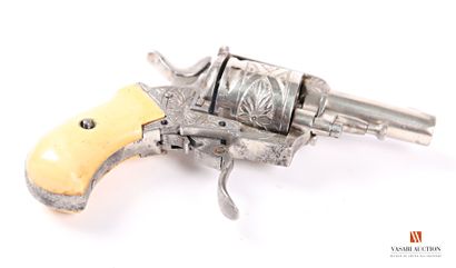 null Revolver de poche type British Bulldog calibre .380, canon de 5 cm, barillet...