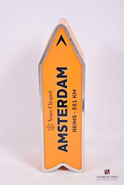 null 1 Bottle Champagne VEUVE CLICQUOT "AMSTERDAM" Brut

	Original presentation in...