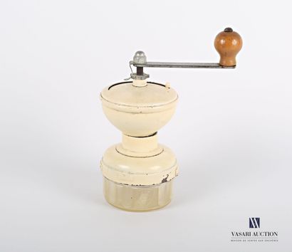 null PEUGEOT Brothers 

Pepper mill in cream lacquered metal, the base in plastic...