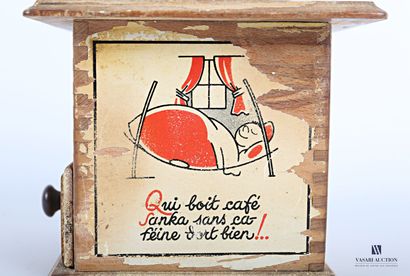 null CAFÉ SANKA

Moulin à café en bois et métal, le manche rotatif. Avec un casier....