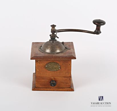 null PEUGEOT Frères - VALENTIGNEY (DOUBS)

Coffee grinder in wood and metal, the...