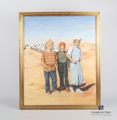 null BURON Guy (XXème siècle)

Trois jeunes hommes dans le désert

Pastel sur papier

Signé...