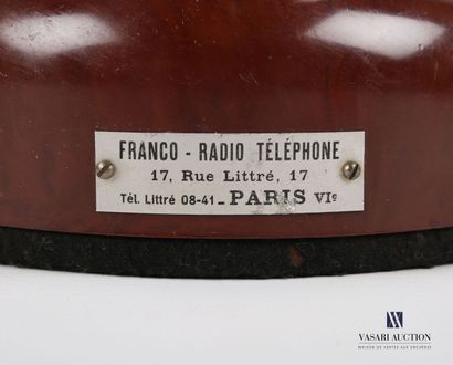 null Téléphone à colonne portant une plaque « Franco-Radio-Téléphone - Paris Ve »...