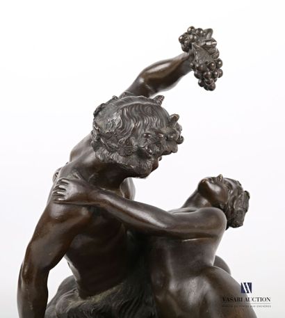 null CLODION (1738-1814), d'après

Faune abreuvant une nymphe 

Bronze à patine brune

Signé...