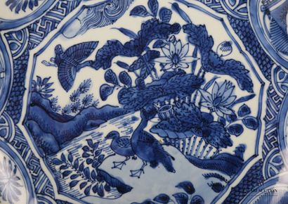 null Chine, Dynastie Qing, Période Kangxi (1662-1722)

Plat rond en porcelaine à...