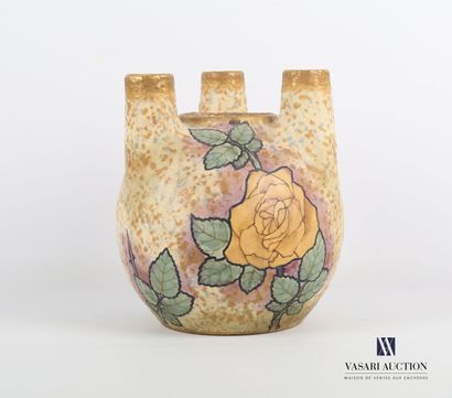 null AMPHORA - Austria

Ceramic vase of ovoid form with decoration of branch of rose...