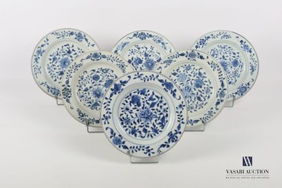 null China, India Company, 18th century

Set of six porcelain plates with blue camaïeu...