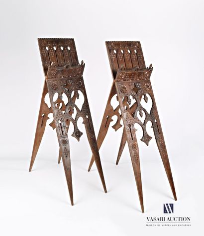 null Pair of retractable Syrian trestles in molded and carved wood decorated with...