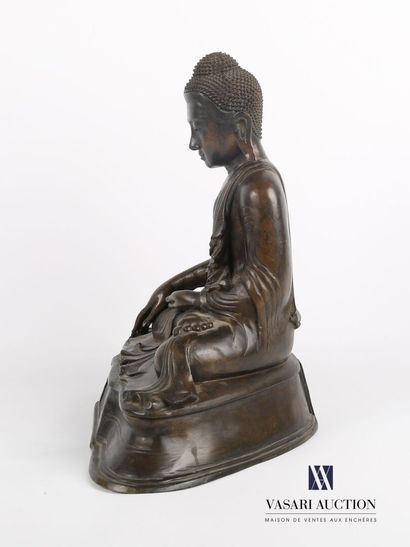 null NEPAL

Bouddha assis en position de méditation sur un socle lotiforme, faisant...