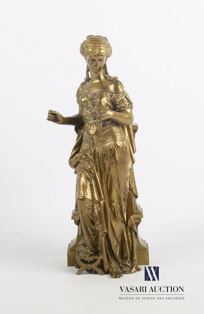 null BOURET Eutrope (1833-1906)

Woman in the antique style draped

Varnished bronze

Signed...