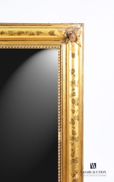 null Wooden mirror and stucco molded, carved and gilded with flowers in reparure....