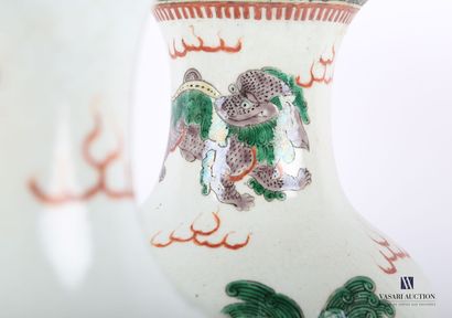 null Chine, fin du XIXème, début XXème siècle

Paire de vases en porcelaine de forme...