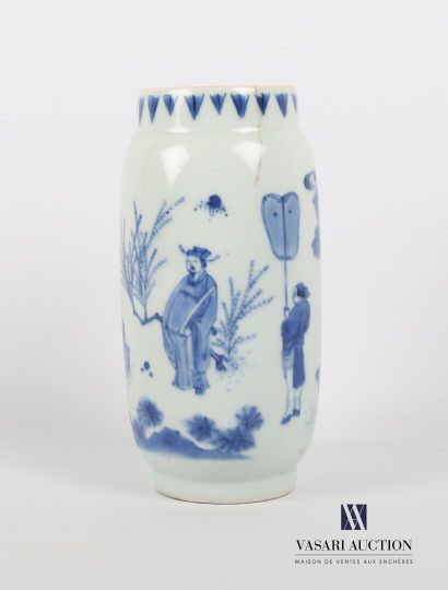 null China, 17th century, Transition period.

Cylindrical porcelain vase with blue...