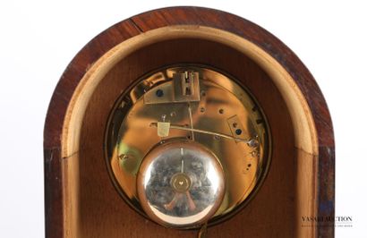 null Boundary clock in rosewood veneer, it presents in its upper part a white enamelled...