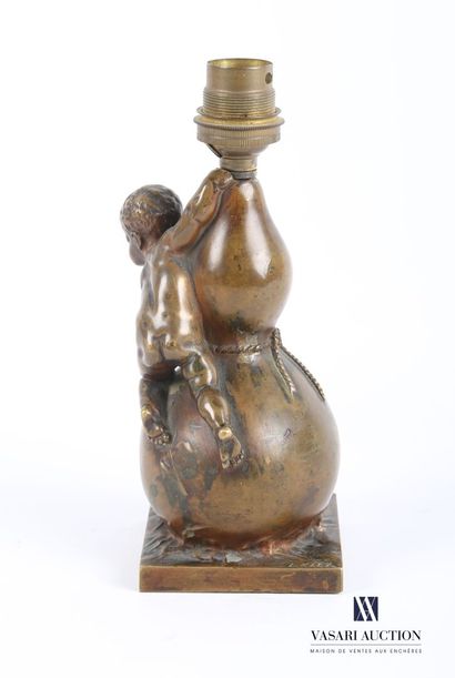 null KLEY Louis (1833-1911)

Bronze lamp stand representing a bag of wheat in the...