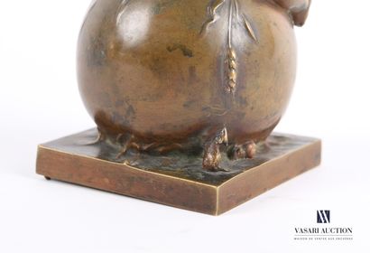 null KLEY Louis (1833-1911)

Bronze lamp stand representing a bag of wheat in the...
