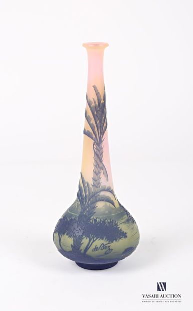 null DE VEZ (Camille Trutié de Varreux (1872-1942)) - Cristallerie de Pantin

Vase...