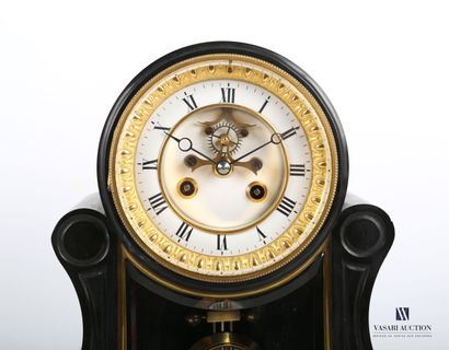 null Boundary clock said "of notary" in black marble, the annular dial decorated...