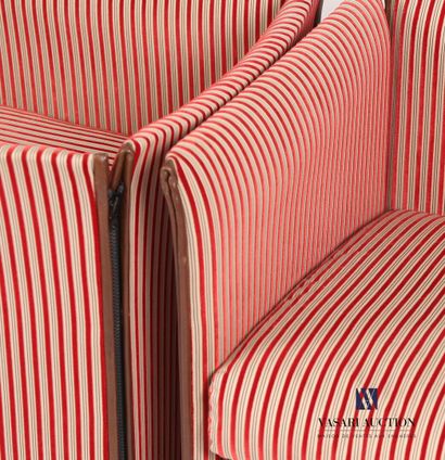 null BELLINI Mario (born in 1935), after

Pair of leather armchairs in striped fabric...