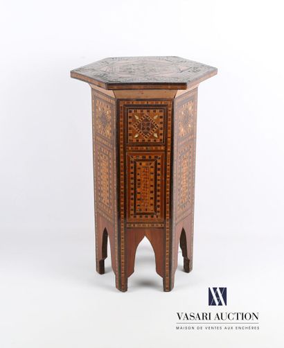 null Hexagonal stool made of veneer and marquetry, the top has in its center a hexagonal...