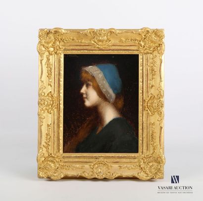 null ZWILLER Augustin (1850-1939

Portrait de femme de profil au bonnet bleu

Huile...