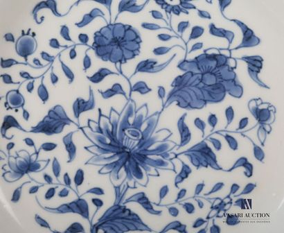 null China, India Company, 18th century

Set of six porcelain plates with blue camaïeu...