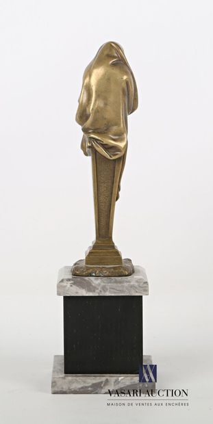 null Sujet en bronze figurant un buste de philosophe sous sa toge sur un pilastre....