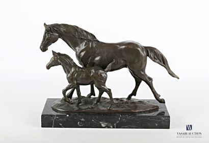 null DEBORDEAU (XXth century)

Mare and her foal

Bronze with brown patina

Signed...