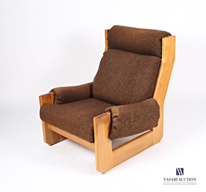 null MAISON REGAIN

Deux fauteuils en bois, le dossier incliné à barrettes présente...