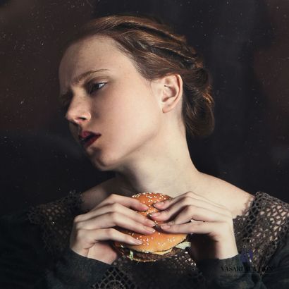 null ROMINA Ressia (born in 1981), after

Burger 

Photography 

Yellowkorner edition...