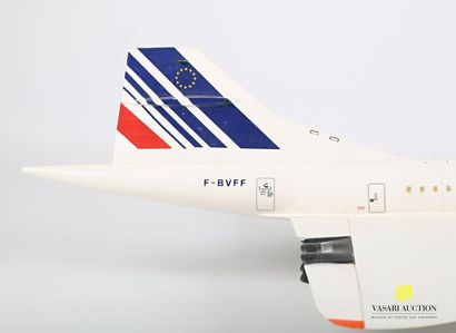 null Maquette du Concorde en plastique avec train d'atterrissage

(petites usures...