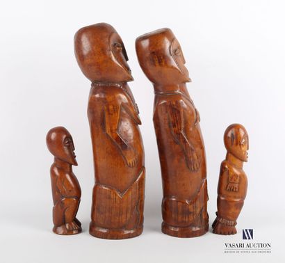 null REPUBLIQUE CENTRAFRICAINE

Famille en ivoire sculptée et teintée figurant un...