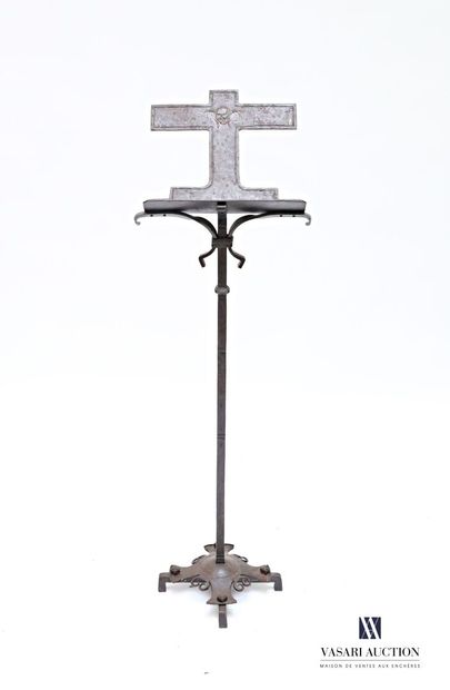 null BROUSSARD Marcel (1905-1991)

Lectern in wrought iron, the cross-shaped backsplash...