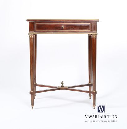 null Working table in mahogany veneer inlaid with leaf in brass frames, it opens...