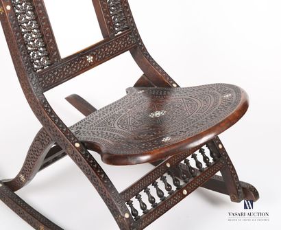 null Folding rocking chair, the back is topped by a pediment cut out with calligraphic...