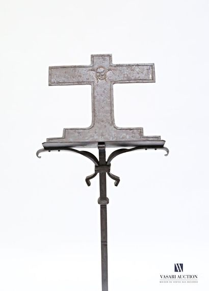 null BROUSSARD Marcel (1905-1991)

Lectern in wrought iron, the cross-shaped backsplash...