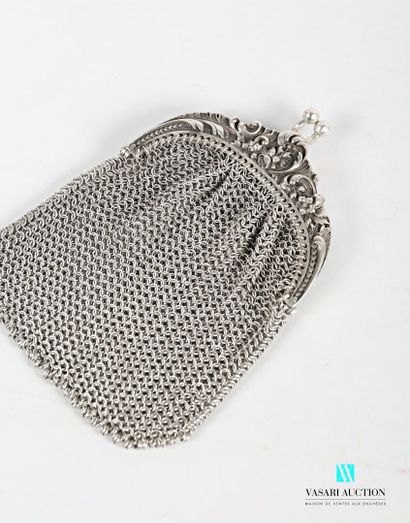 null Coin purse in silver, the setting decorated with foliage.

Weight : 41,43 g