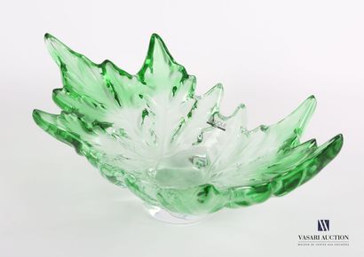 null LALIQUE France

Coupe en cristal vert, modèle Champs-Élysées 

Signé Lalique...