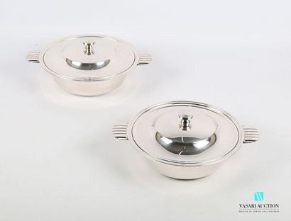 null Pair of silver-plated covered vegetable dishes on a flat base, the plain body,...