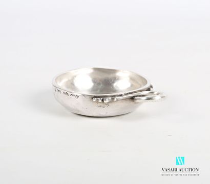 null Silver wine taster on a flat bottom, the plain body is engraved A Vincent.

18th...