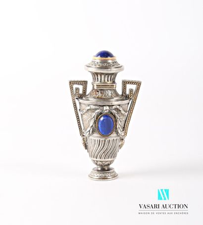 null Silver salt bottle of baluster form, it is decorated with garlands of laurel...