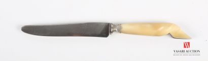 null Suite of six dessert knives, the handles in horn simulating feet of deer, the...